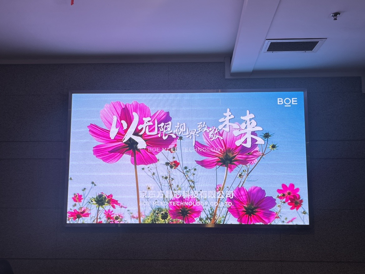 常青花園室內(nèi)全彩 BOE P2.5鋁底殼安裝完畢！  尺寸：2.88X1.6   像素點(diǎn)：1152X640