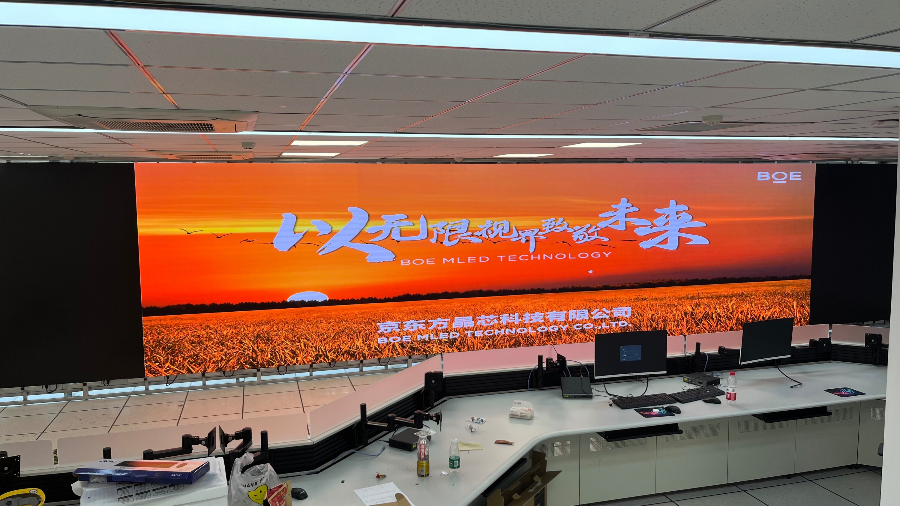 蔡甸汽車(chē)測(cè)試場(chǎng)COB1.2安裝調(diào)試完成   尺寸： 13.8*2.3625 ；像素點(diǎn) ：11040*1890 